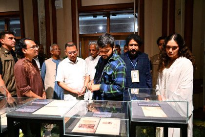 ❝জুলাই গণঅভ্যুত্থান স্মৃতি জাদুঘর❞ দ্বোধন শেষে প্রধানমন্ত্রী জাদুঘরের বিভিন্ন গ্যালারি ও প্রদর্শনী ঘুরে দেখেন