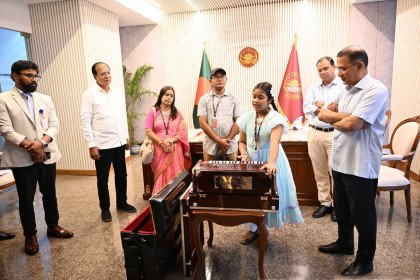 বিএনপি চেয়ারম্যান ও প্রধানমন্ত্রী জনাব তারেক রহমানের সঙ্গে সাক্ষাতের মধ্য দিয়ে স্বপ্নপূরণ হলো রংপুরের গঙ্গাচড়া উপজেলার ক্ষুদে সংগীতশিল্পী অনুশ্রী রায়ের।