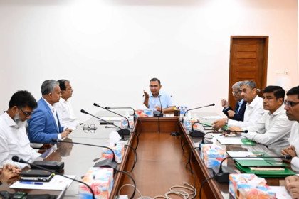 জনাব তারেক রহমান বাংলাদেশ সচিবালয়ে নদী ও খালপাড় রক্ষায় বিন্না ঘাসের ব্যবহার বিষয়ে আয়োজিত এক সভায় সভাপতিত্ব করেন