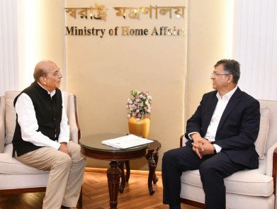 স্বরাষ্ট্রমন্ত্রী সালাহউদ্দিন আহমদ এর সঙ্গে ভারতীয় হাইকমিশনারের সৌজন্য সাক্ষাৎ
