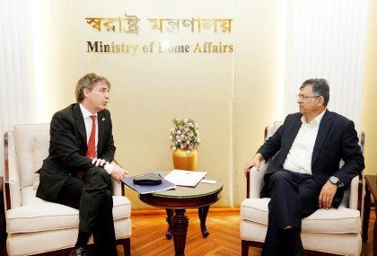 স্বরাষ্ট্রমন্ত্রী সালাহউদ্দিন আহমদ -এর সঙ্গে সুইডেনের রাষ্ট্রদূতের সৌজন্য সাক্ষাৎ