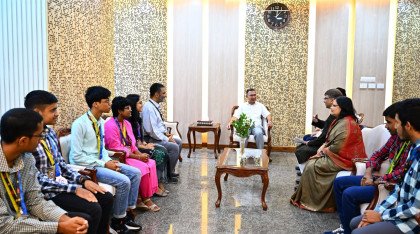 মাননীয় প্রধানমন্ত্রী তারেক রহমানের সঙ্গে সৌজন্য সাক্ষাৎ করেছেন আন্তর্জাতিক গণিত অলিম্পিয়াড (IMO) এবং ইউরোপীয় বালিকা গণিত অলিম্পিয়াডের (EGMO) বিজয়ী বাংলাদেশি শিক্ষার্থীরা