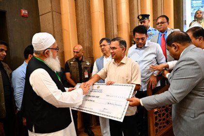 প্রধানমন্ত্রী জনাব তারেক রহমান বেসরকারি শিক্ষক-কর্মচারী অবসর ও কল্যাণ সুবিধার অর্থ প্রদান অনুষ্ঠানের শুভ উদ্বোধন করেছেন