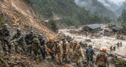 বন্যায় ভাসিয়ে নিলো ভারতের ৫ সেনাকে