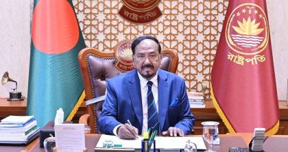 বঙ্গভবন ছাড়লেন ভারপ্রাপ্ত রাষ্ট্রপতি হাফিজ উদ্দিন আহমদ