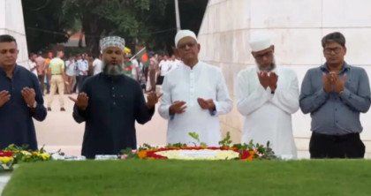 জিয়াউর রহমান ও খালেদা জিয়ার সমাধিতে শ্রদ্ধা জানালেন নতুন রাষ্ট্রপতি