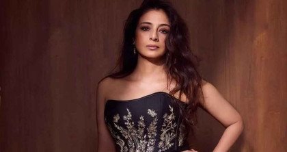 ৫৪ বছর বয়সেও তারুণ্য ধরে রেখেছেন টাবু, নিজেই জানালেন রহস্য ৫৪ বছর বয়সেও তারুণ্য ধরে রেখেছেন টাবু, নিজেই জানালেন রহস্য