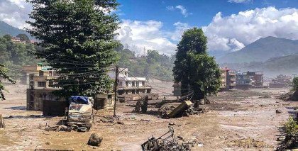 নেপালে ভয়াবহ পাহাড়ি ঢলে নিহত বেড়ে ১০০

