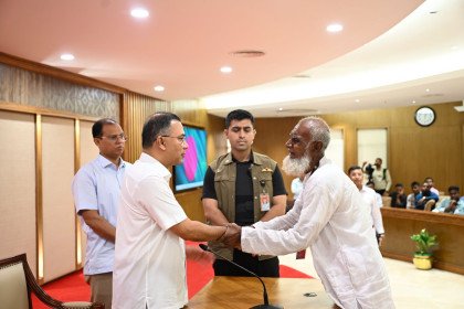 গুম-খুনের শিকার ও শহীদ পরিবারের হাতে চাকরির নিয়োগপত্র দিলেন প্রধানমন্ত্রী