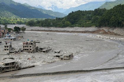 নেপালের বন্যায় মাত্র ১৪ মিনিটের সতর্কবার্তায় বাঁচল ৯০০ শিক্ষার্থীর প্রাণ