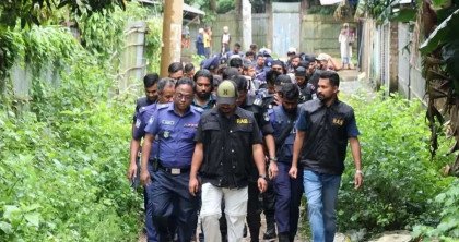 অপরাধীদের আস্তানা গুঁড়িয়ে দিতে জঙ্গল সলিমপুরে যৌথ অভিযান অপরাধীদের আস্তানা গুঁড়িয়ে দিতে জঙ্গল সলিমপুরে যৌথ অভিযান