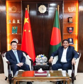 মাননীয় প্রধানমন্ত্রীর প্রতিরক্ষা উপদেষ্টার সঙ্গে চীনের রাষ্ট্রদূতের সৌজন্য সাক্ষাৎ