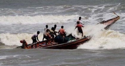 বঙ্গোপসাগরে ট্রলারডুবিতে ২ জেলের মরদেহ উদ্ধার, নিখোঁজ ২