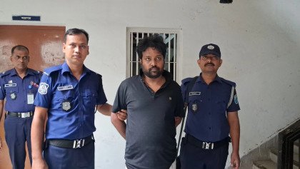 সাভারে পুলিশের এসবিকে পিটিয়ে হত্যা, আটক ১ সাভারে পুলিশের এসবিকে পিটিয়ে হত্যা, আটক ১