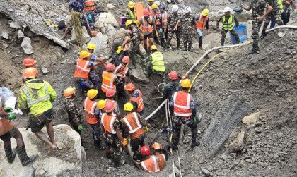 নেপালে বন্যা: জলবিদ্যুৎ টানেলে ১২১ জন আটকা পড়ার শঙ্কা