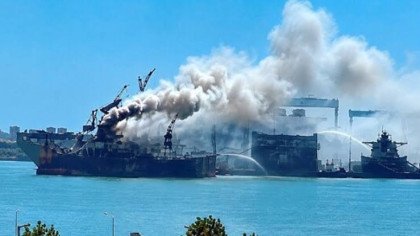 চীনে বিদেশি পতাকাবাহী জাহাজে ভয়াবহ আগুন, নিহত ২০
