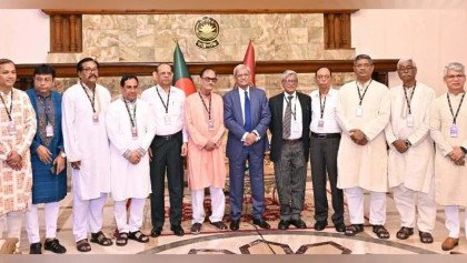 রাষ্ট্রপতির সঙ্গে পূজা উদযাপন পরিষদ নেতাদের সৌজন্য সাক্ষাৎ