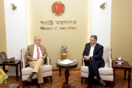 স্বরাষ্ট্রমন্ত্রী সালাহউদ্দিন আহমদ এর সঙ্গে আইআরআই প্রতিনিধিদলের বৈঠক