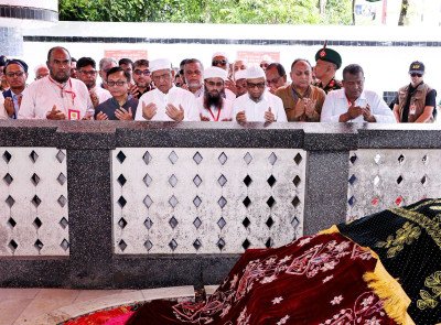 সিলেটে এক দিনের সফরে এসে হজরত শাহজালাল (রঃ) ও হজরত শাহ পরান (রঃ) এর মাজার জিয়ারত করেছেন রাষ্ট্রপতি মির্জা ফখরুল ইসলাম আলমগীর। সিলেটে এক দিনের সফরে এসে হজরত শাহজালাল (রঃ) ও হজরত শাহ পরান (রঃ) এর মাজার জিয়ারত করেছেন রাষ্ট্রপতি মির্জা ফখরুল ইসলাম আলমগীর।